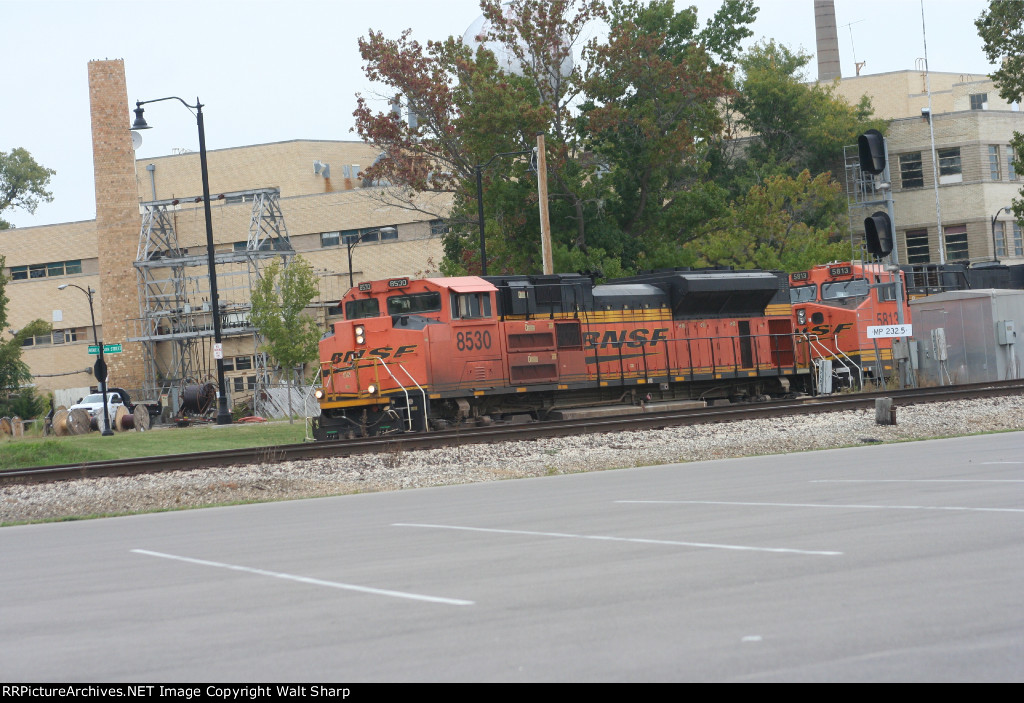 BNSF 8530